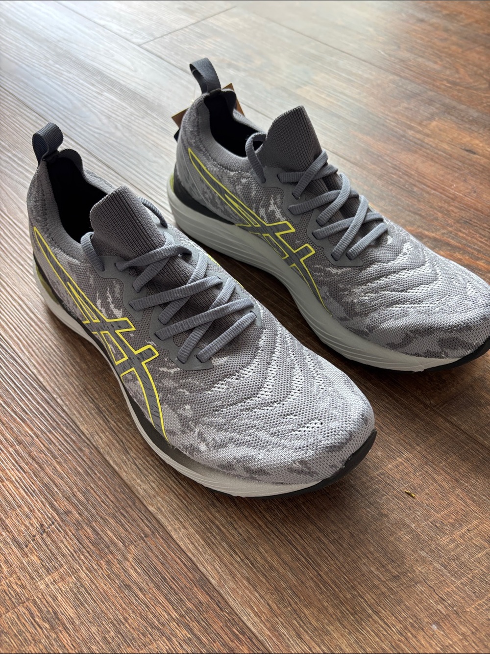 Men's Gray Knit Running Shoes with Yellow Accents